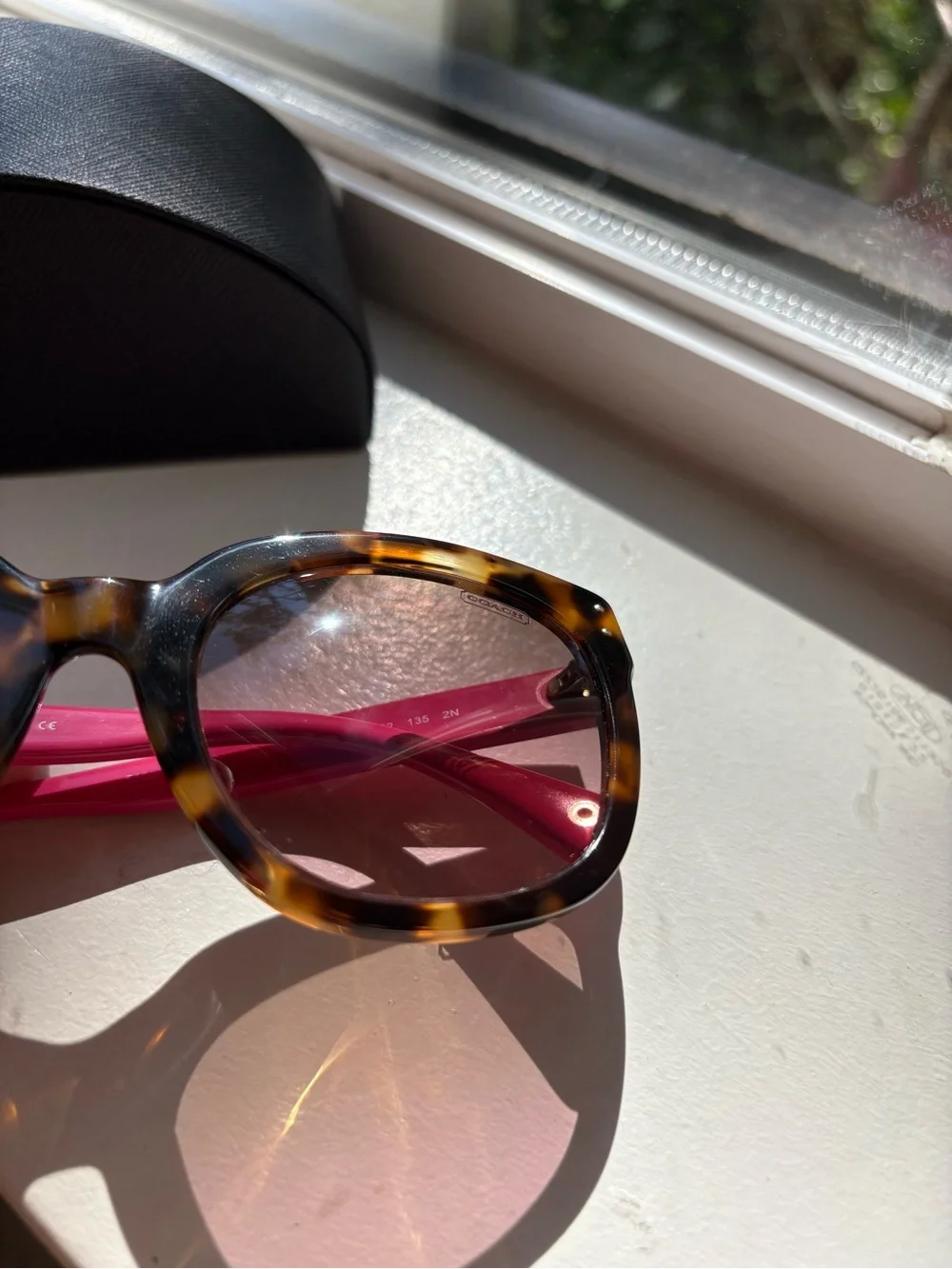Coach Sunglasses (Spotty Tortoise/Fuchsia)